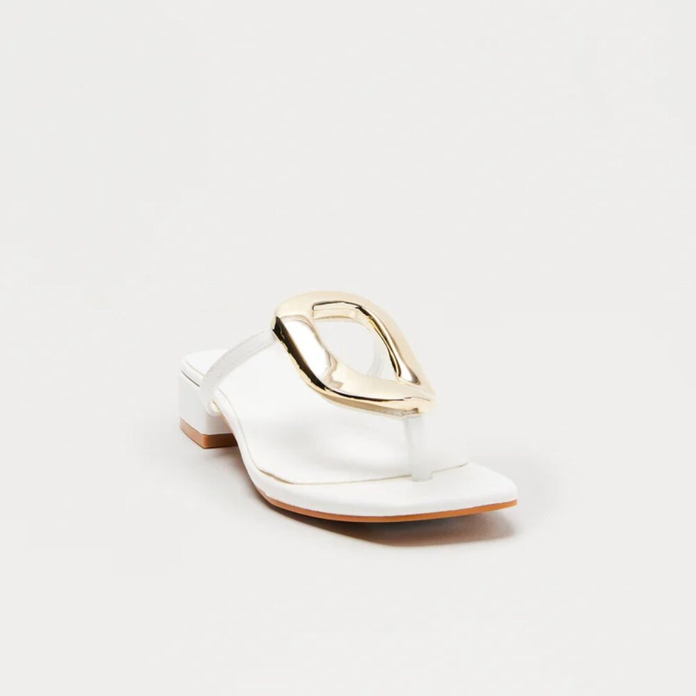 NWT Montie White Hardware Flip Flops - 9 - Quiet Luxury Coastal Chic Square Toe